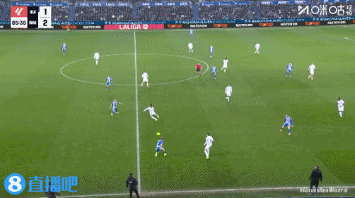 六台记者: 维尼修斯倒地明显是点球, 若是佩德里倒地肯定会判