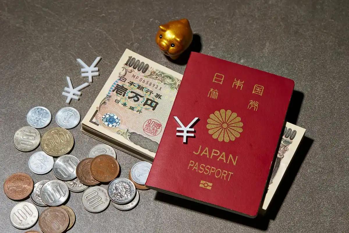 日本这回结结实实踹在了钢板上。东京先出手，把中国人赴日签证费抬到原先的5倍；