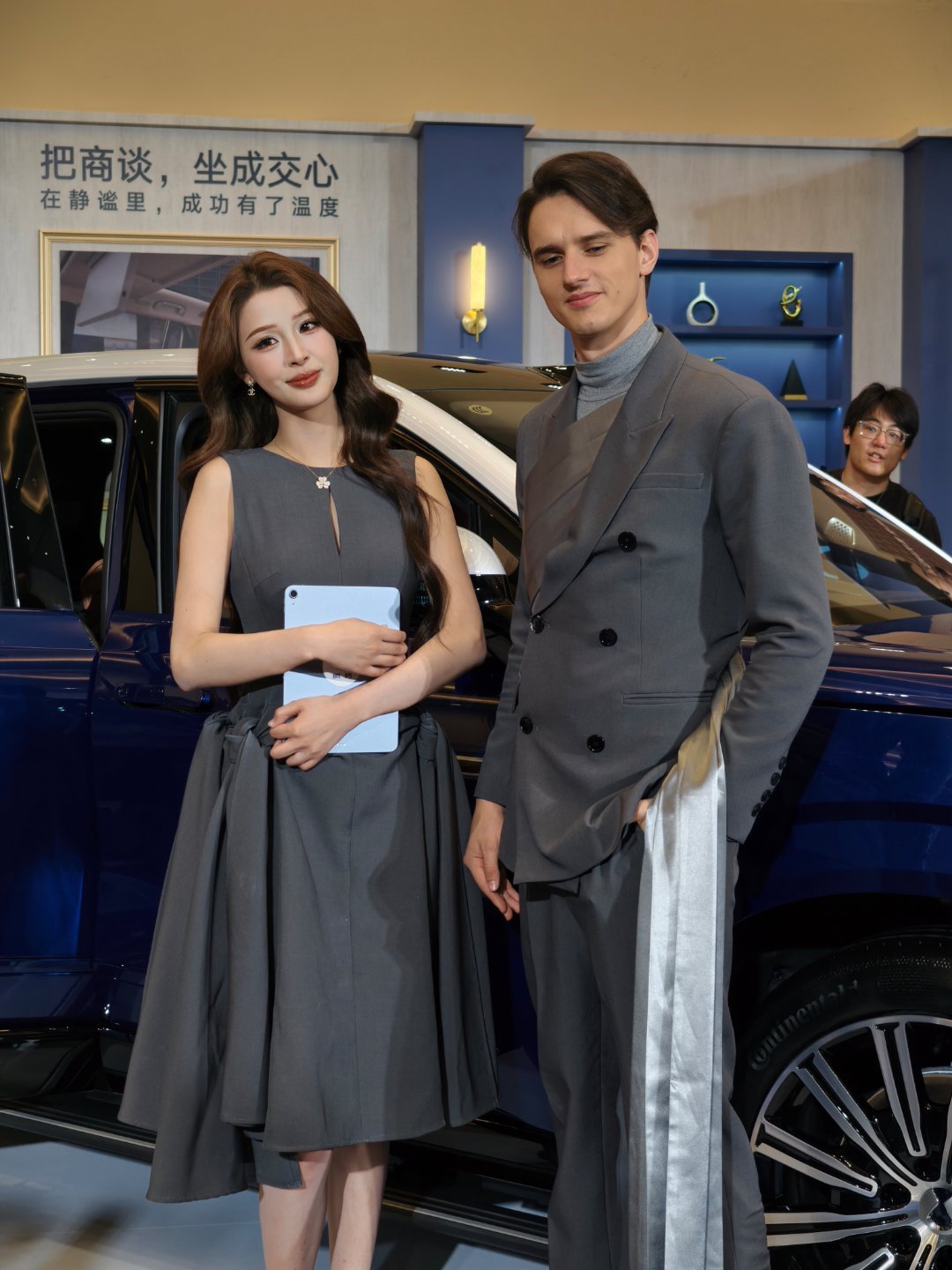 今晚科技安全旗舰SUV2026款腾势N9发布！先看看帅哥美女模特和新款车，晚