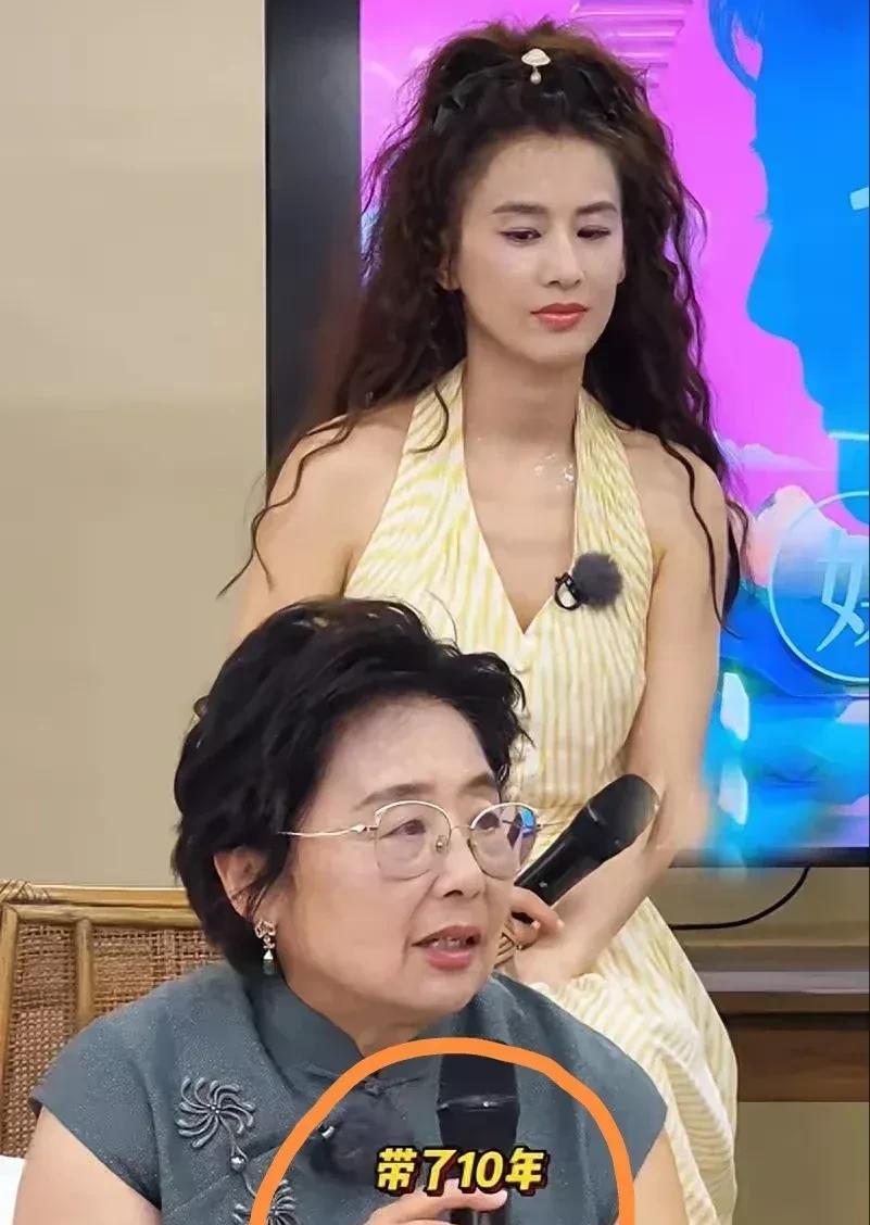 原来黄圣依妈妈，才是那个最明事理人，大家对她第一印象，强势固势，在真人秀中，她