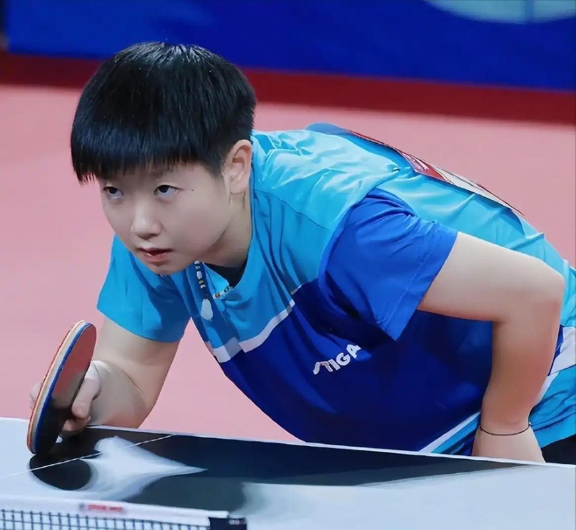 刚刚结束了一场WTT新加坡大满贯女单半决赛，女单头号种子、国乒选手孙颖莎，正常发