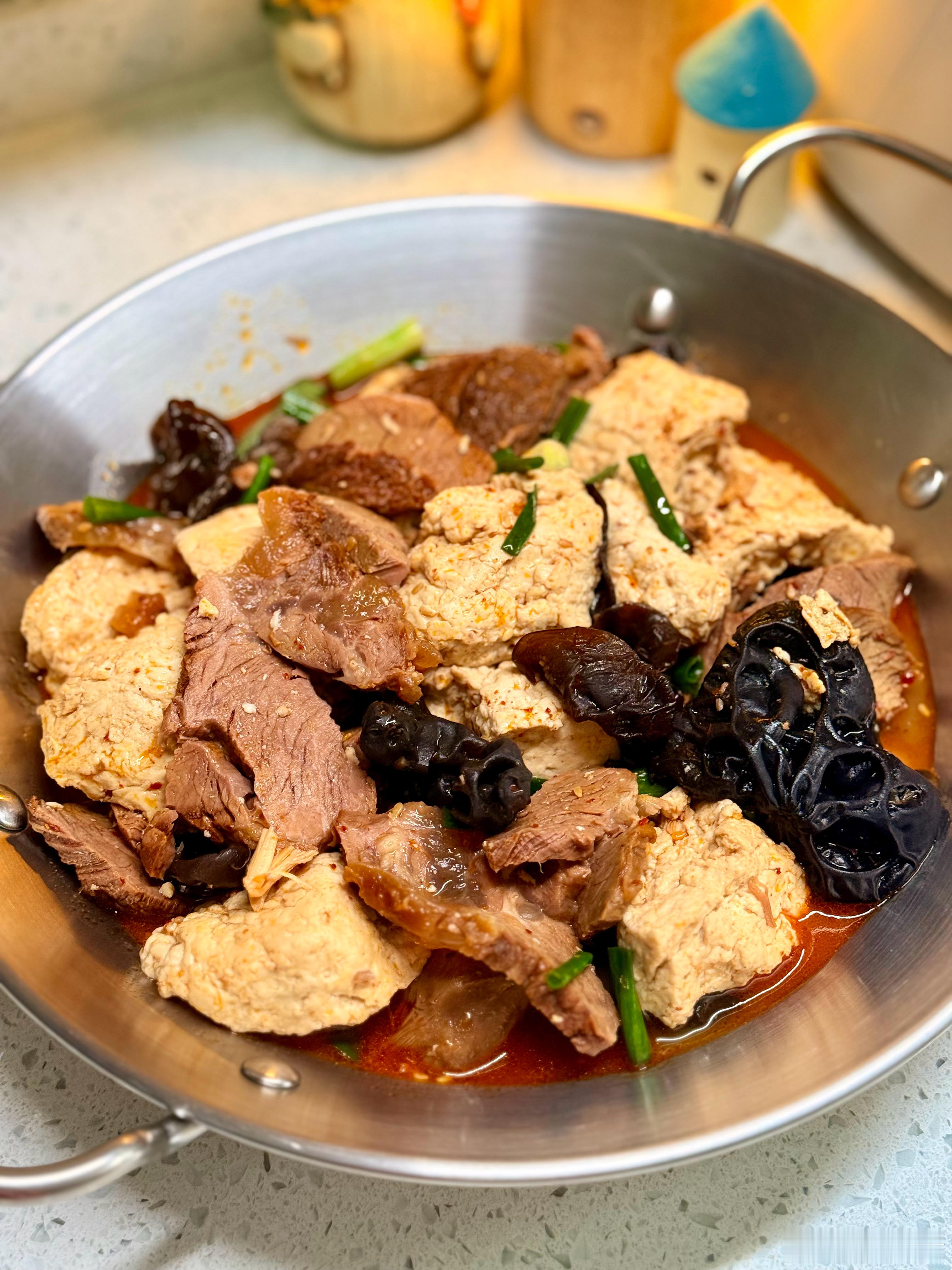 话梅醉虾老豆花烩酱牛肉香菇青菜口水鸡哥哥回来啦[墨镜]​​​