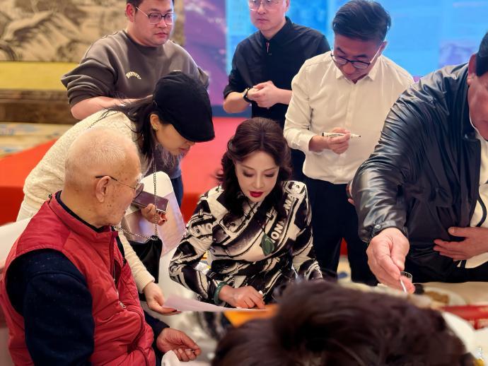 刘晓庆时代赶上我了吗刘晓庆的清醒与自信，真的极具感染力。不内耗、不自卑、不被