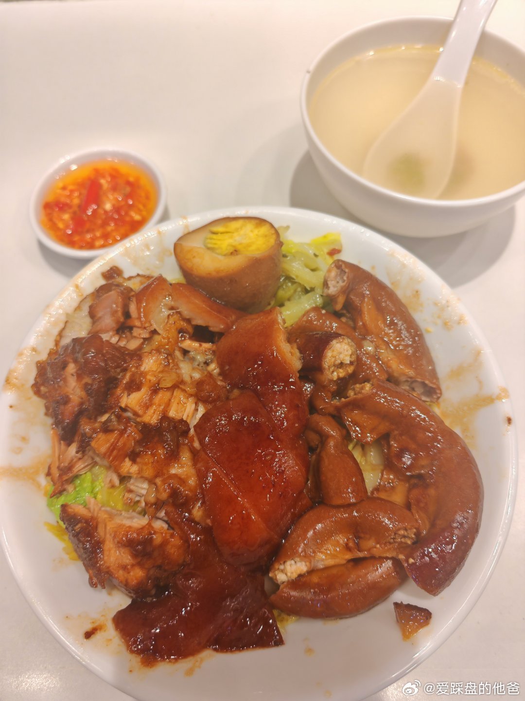 中午吃猪脚饭，想要香香哒感觉。