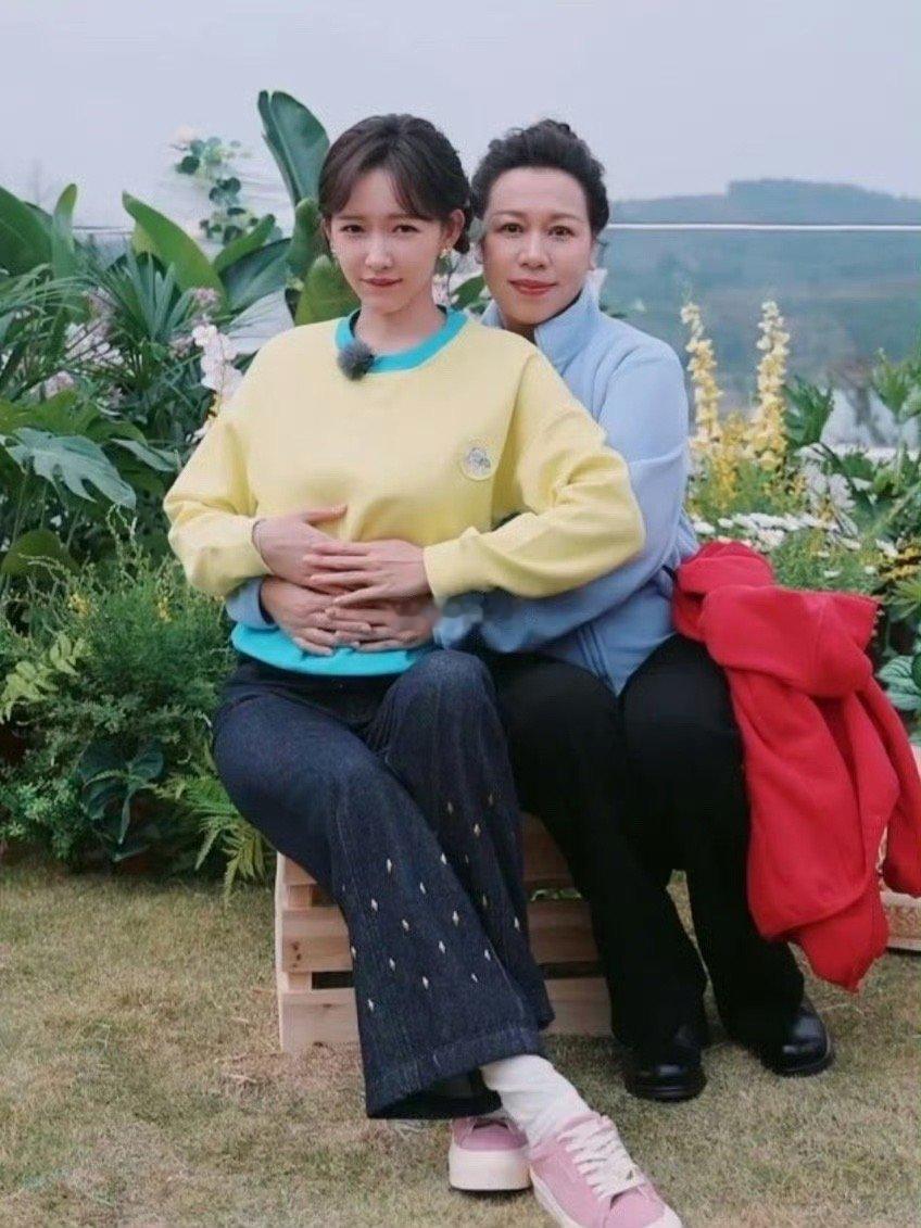 程潇现在VS小时候衣服裤子都一模一样，神还原啊！