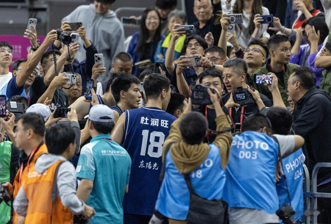 既然中国篮协、CBA公司，这么想搞潜力赛，为何不放宽点条件，如将比赛大名单人数，