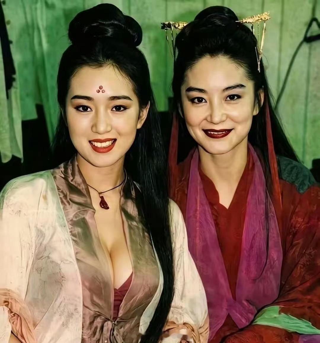 港片这一幕，放到现在都没人能超越。就是巩俐跟林青霞两大女神同框那回。
