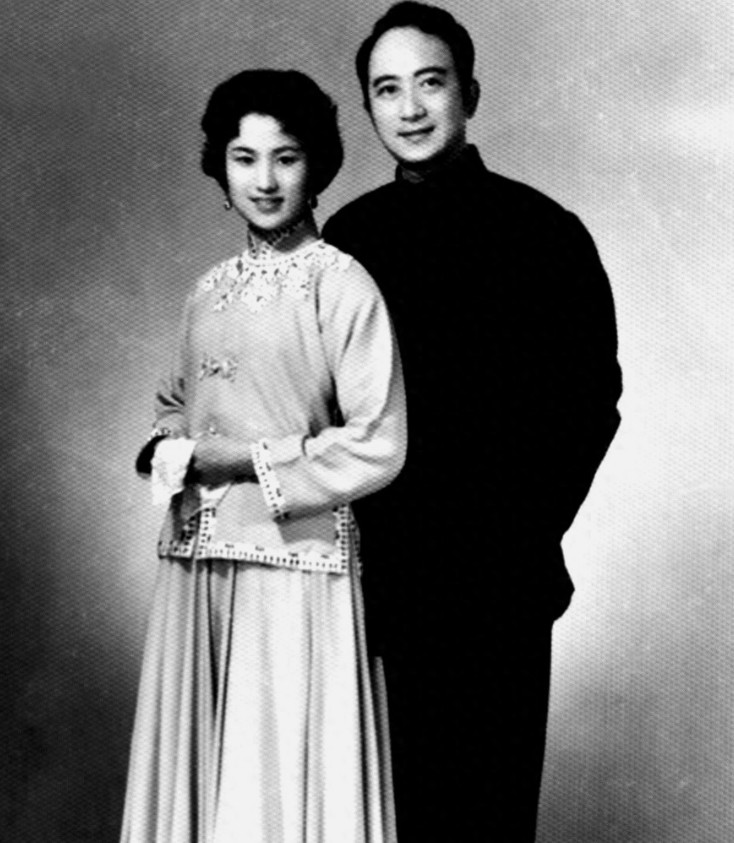 孙道临老师演的老电影《永不消失的电波》最为经典，而妻子王文娟是越剧皇后，他演的老