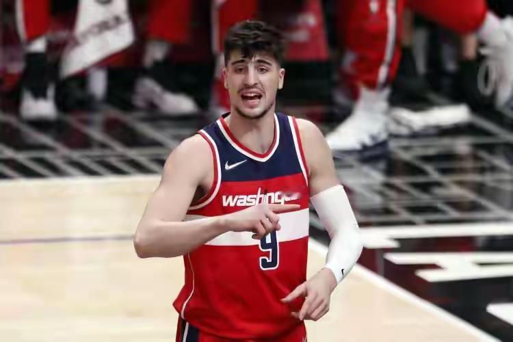 最适合勇士的一笔交易，但不容易实现！！现在的勇士有一个很大的难题:明知道自己