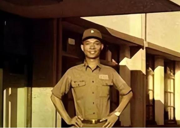 1979年，一台湾连长冒死游泳横渡台湾海峡，回到祖国大陆，面对连番审问，他的妻子