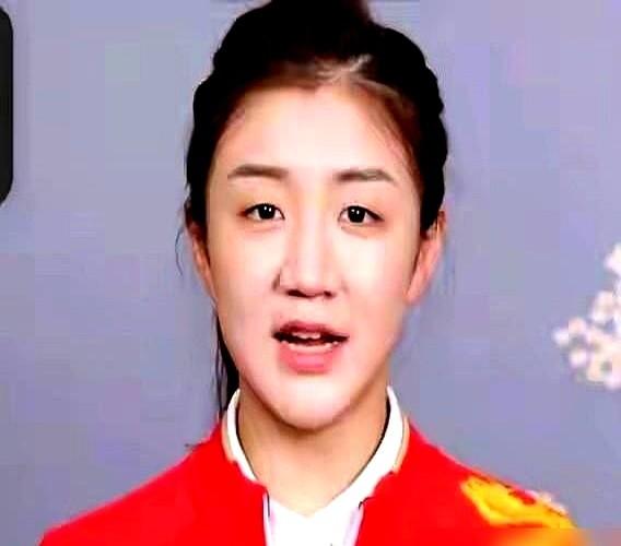 陈梦说跟男的打球，脑壳都疼。她采访里坦白，教练组为了让她突破，老安排她跟男队