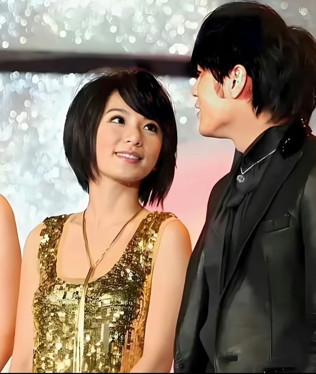 周杰伦田馥甄从《热带雨林》到舞台重逢，周杰伦田馥甄用默契诠释顶峰相见，无关绯闻