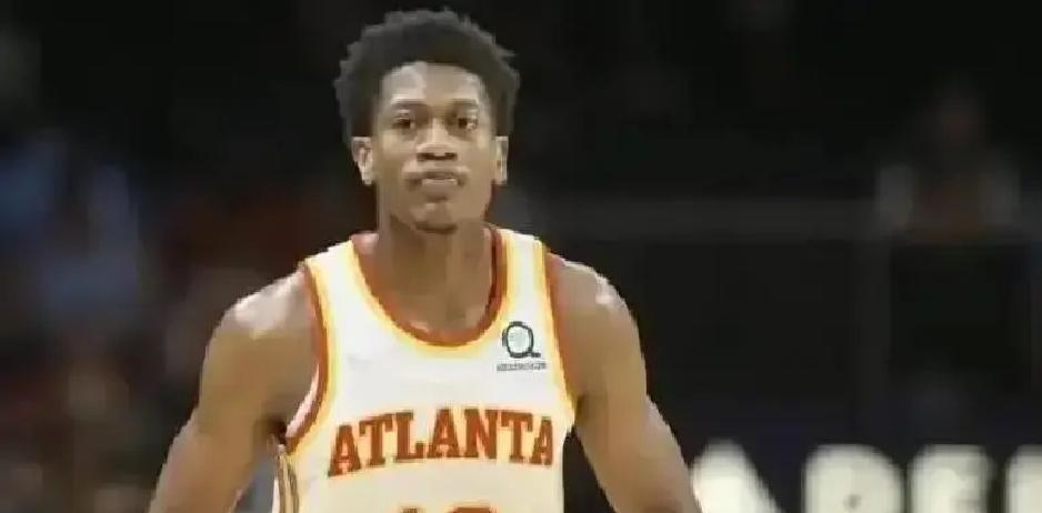 湖人总经理佩林卡，刚完成了一笔被全联盟高管称为“教科书”的操作。他没动核心筹码，