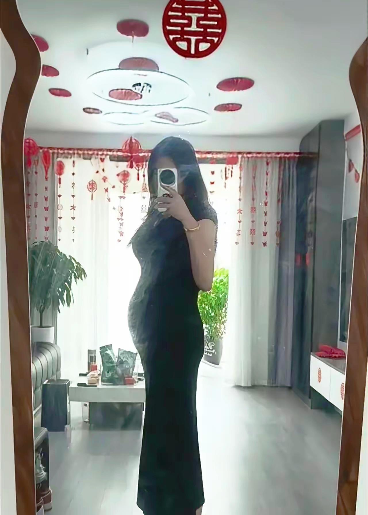 我今年三十六，去年年底结的婚。算大龄了，娘家婆家都催得紧。结婚第一个月就怀上了，