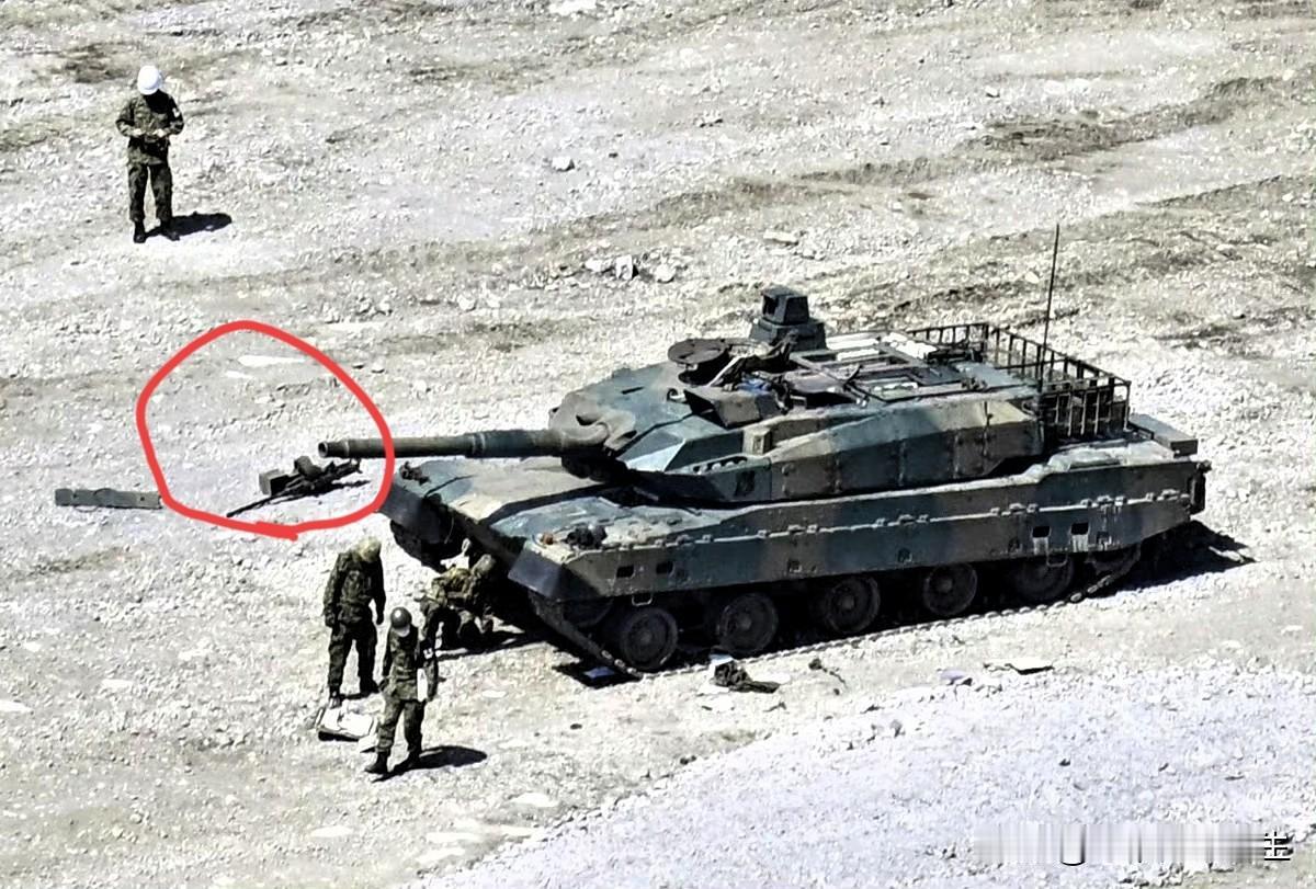 惨，惨，惨！最新现场画面来了，看完感觉小日子10式坦克，以后就叫“自爆”坦克算了