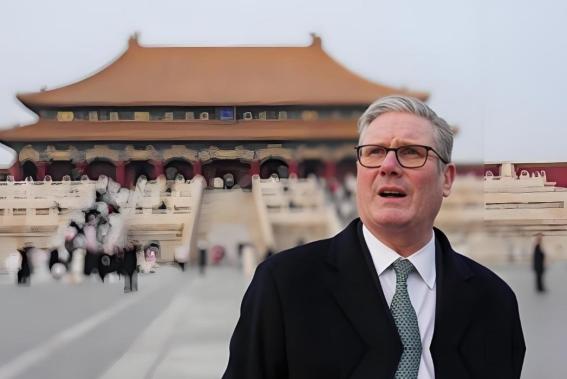 特朗普没想到，估计普京也没想到，英国首相曾经居然当着全世界的面说：“中国，是世界