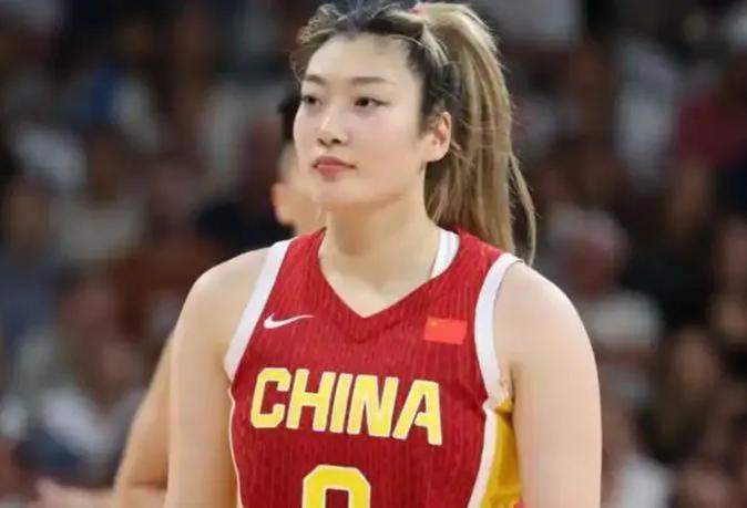 战术的取舍：李梦持球打法与团队体系的碰撞宫鲁鸣主导的这支中国女篮，核心建队