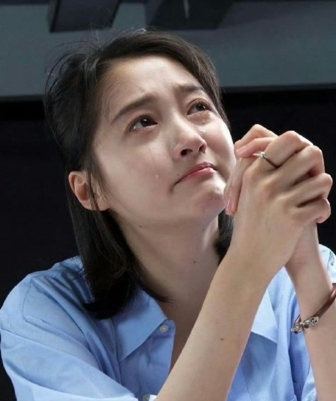 关晓彤的头发为什么长眉毛那去了​​​​