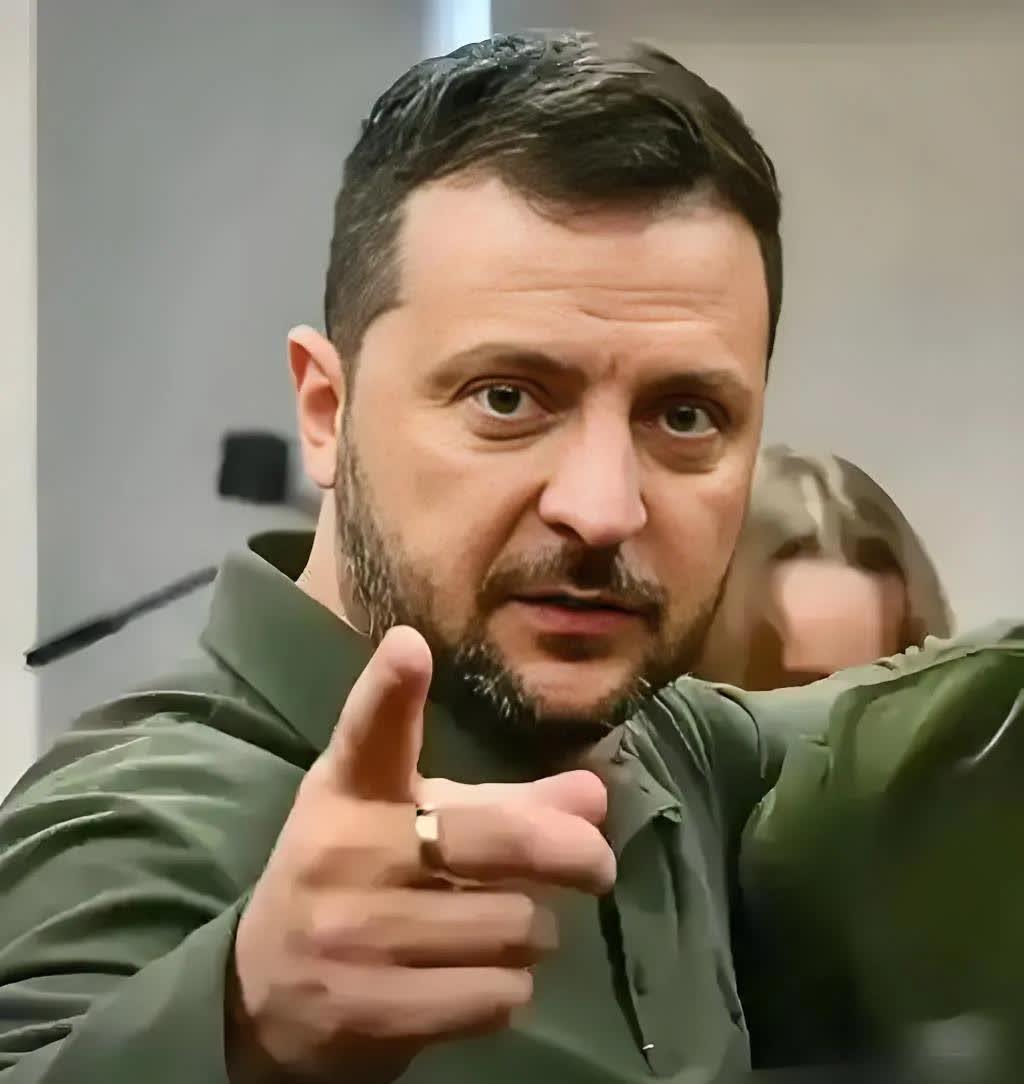 给泽连斯基封个“甩锅侠”不为过吧！泽连斯基这个西方国家提线木偶，只要西方国家稍稍