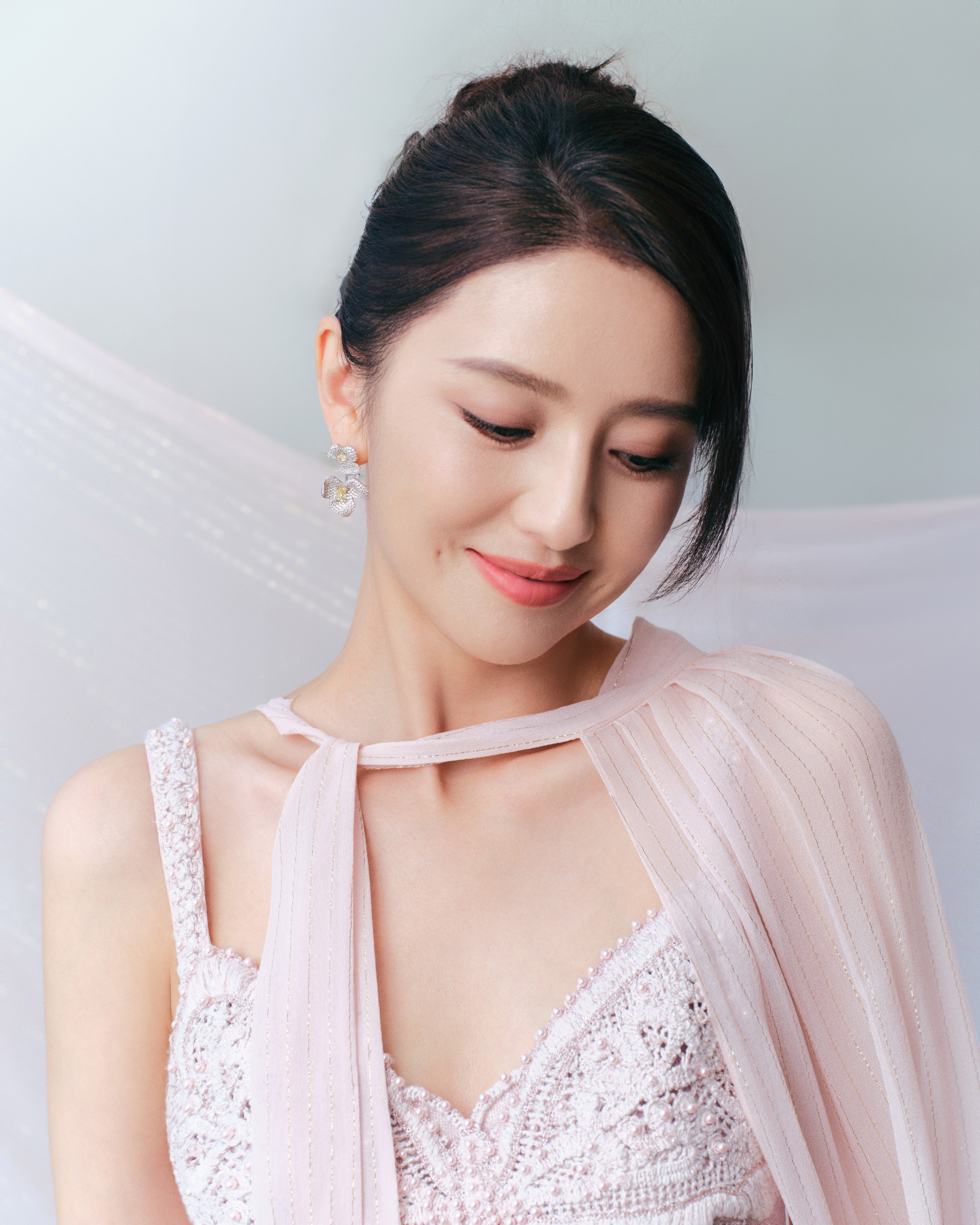 佟丽娅💕你好佟丽娅温柔在眸，优雅凝韵，共赴一场浪漫之旅​​​