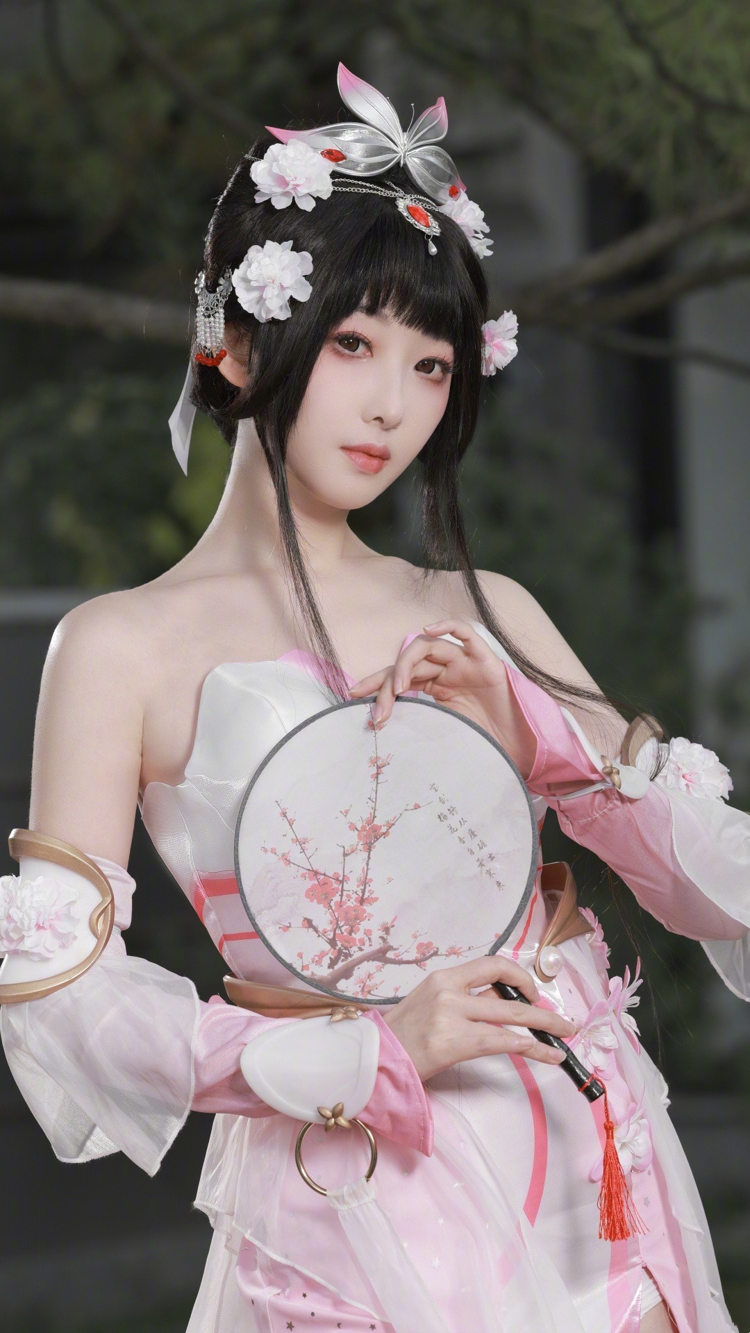 蒋梦婕又换风格了蒋梦婕生日cos甄姬堪称神还原，古韵感满满，跨次元的古典美暴击