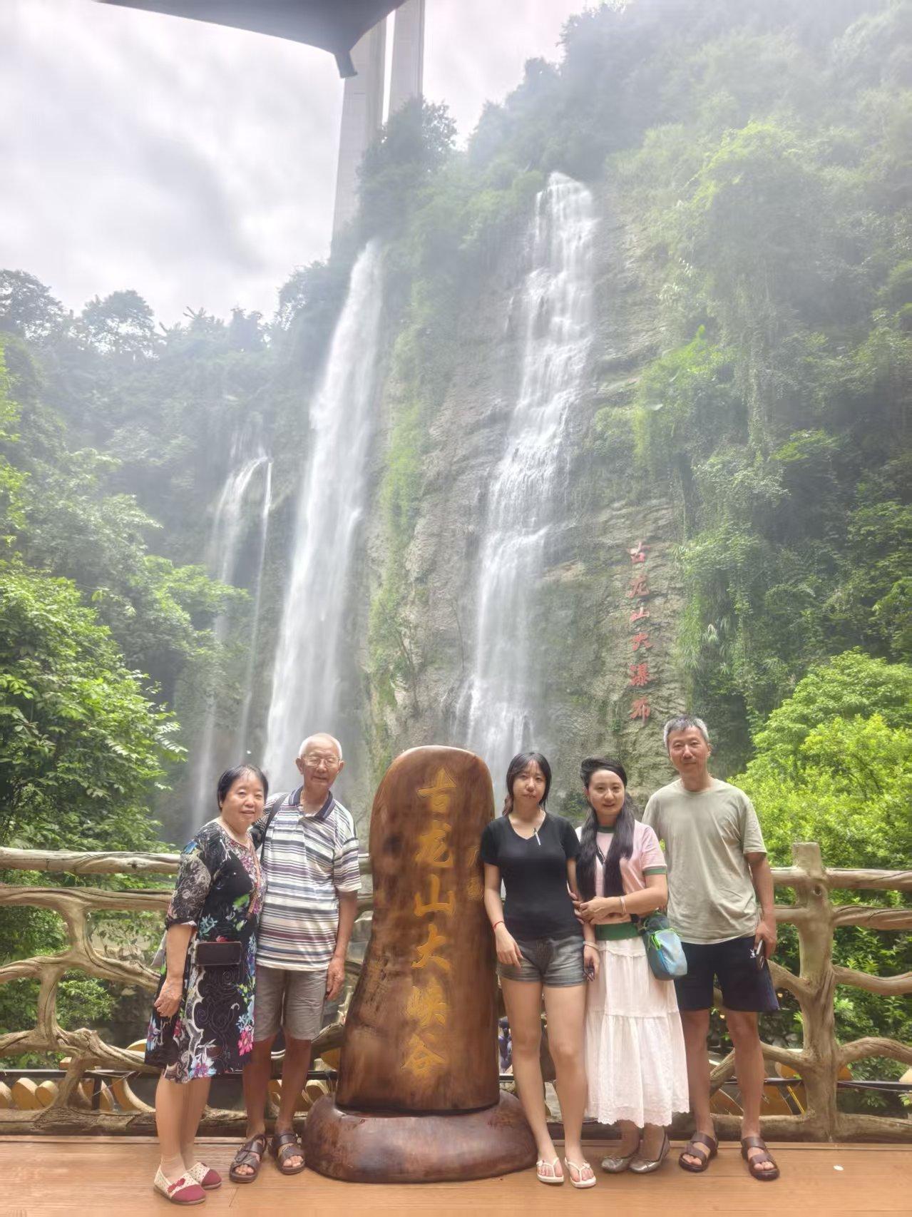 刘晓庆的所谓隐私都是她自己曝光的都是她曾经的私友公开写书争