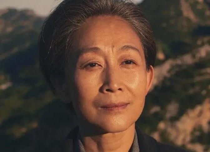 1971年，清华大学叶文洁擅自向太空中发射电波，8年后竟收到神秘回复：不要回答！