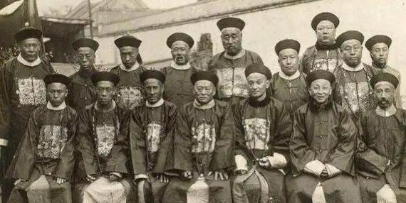 清政府当年为什么拒绝工业化？满清政府当年有个死穴，始终无法解决：中国强大了，那就