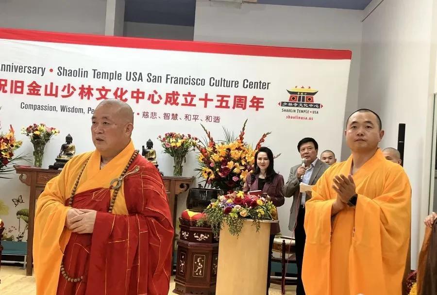 抛开释永信的道德不论，释永信能力还是可以的。很多人以为释永信加入少林寺的时候，少