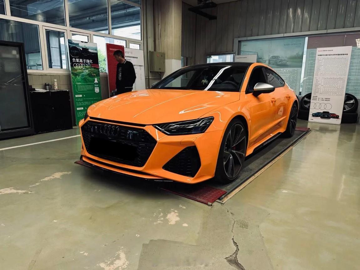 奥迪RS7Sportback2022年11月上牌，仪表里程10000公里，车