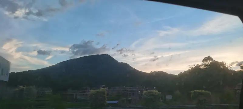 人真正大彻大悟，往往是在经历剧痛之后。当跌入谷底没人帮，顺境时看不清人心与自己