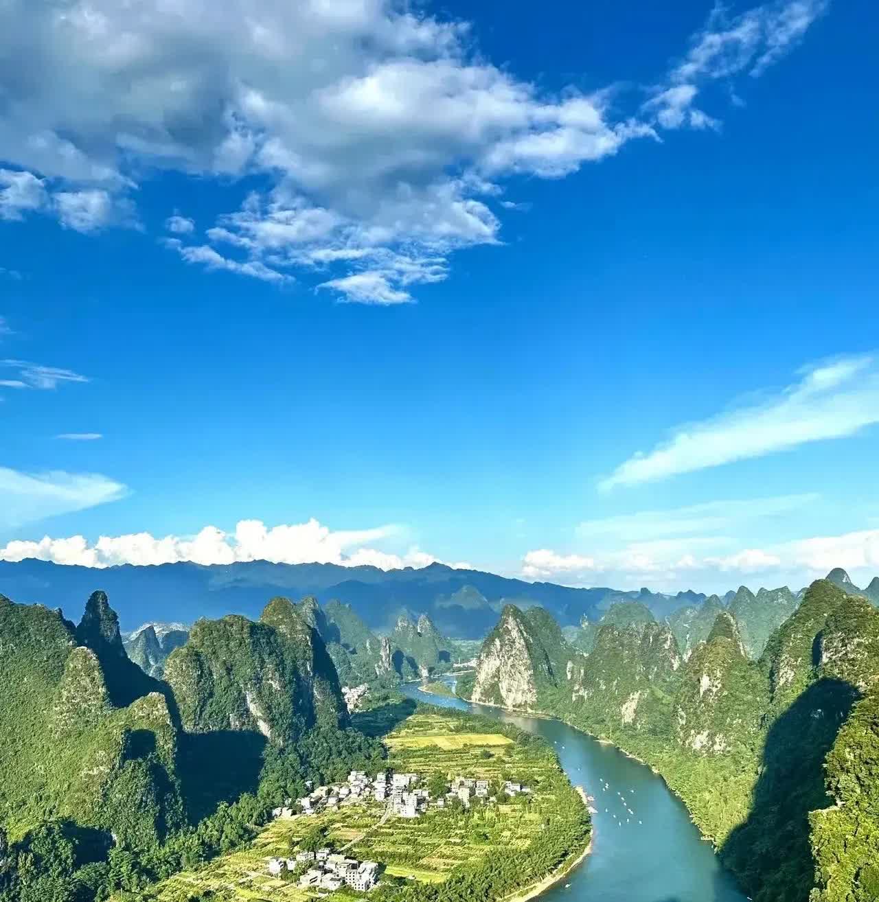 大家有没有发现：孙颖莎虽然世界第一虽然人气爆棚为何女乒队长的位置