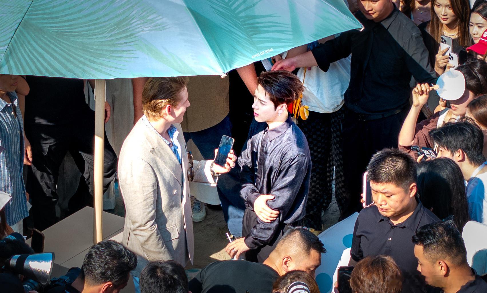 王嘉尔超绝低颅顶如何拿下高质量超绝低颅顶帅气王嘉尔？​​​