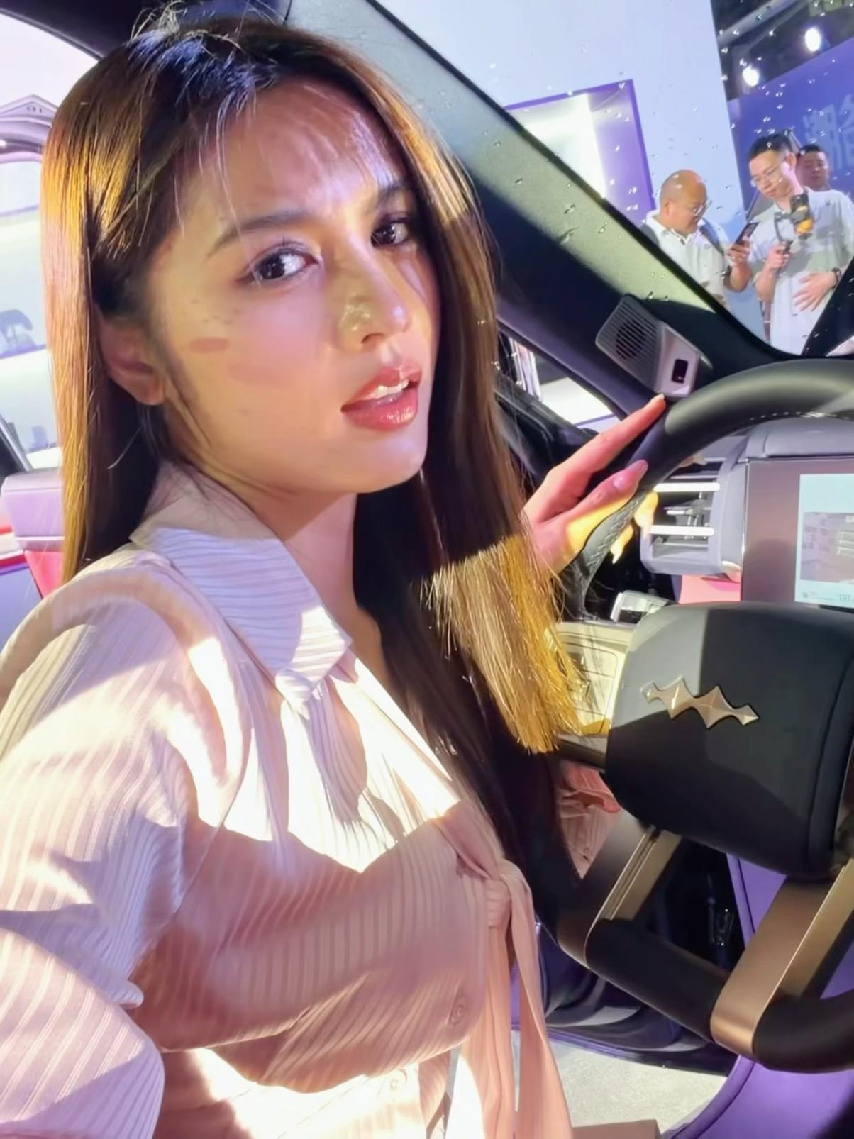 19.98万起，买一个“方盒子”能装什么？装755公里不喘气的续航，装5分钟充