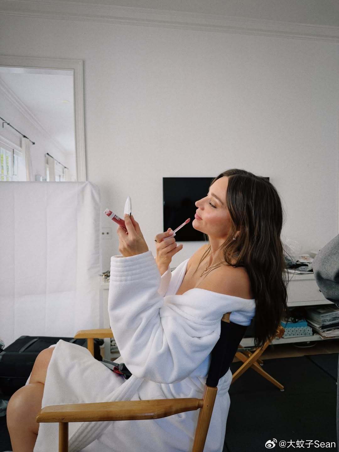 MirandaKerr米兰达可儿分享为首饰品牌MichaelHill拍摄的广