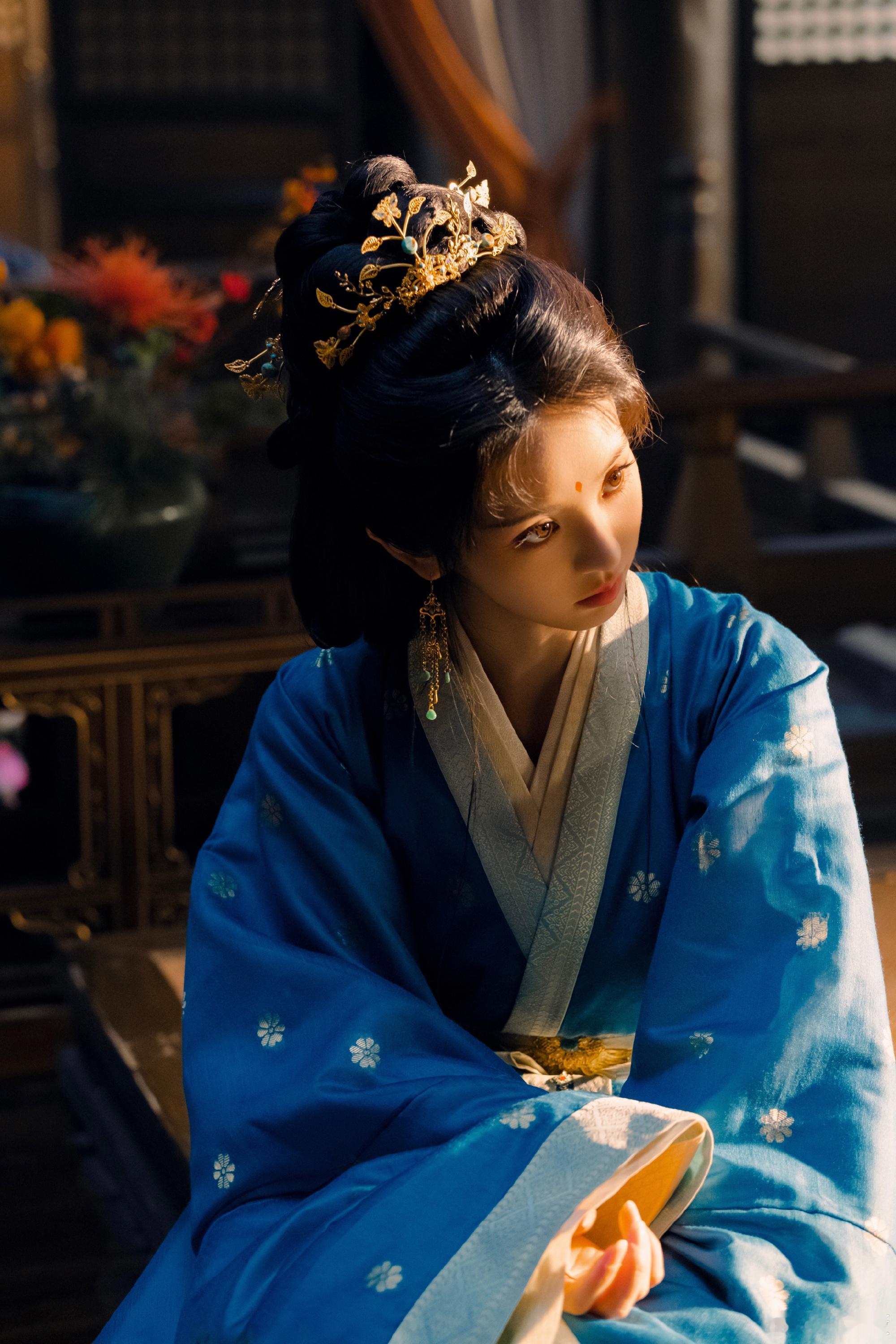 田曦薇晒嫁金钗娆黛海报田曦薇《嫁金钗》人设真的好带感，期待新剧田曦薇随机掉落一些