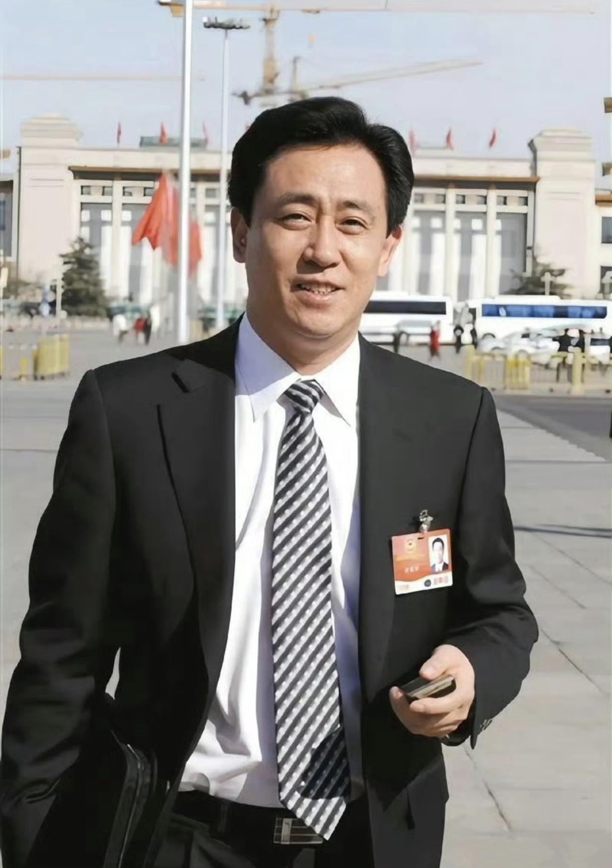 看他起高楼，看他宴宾客，看他楼塌了。许老板高光的时候就差造飞机大炮了[捂脸哭][允
