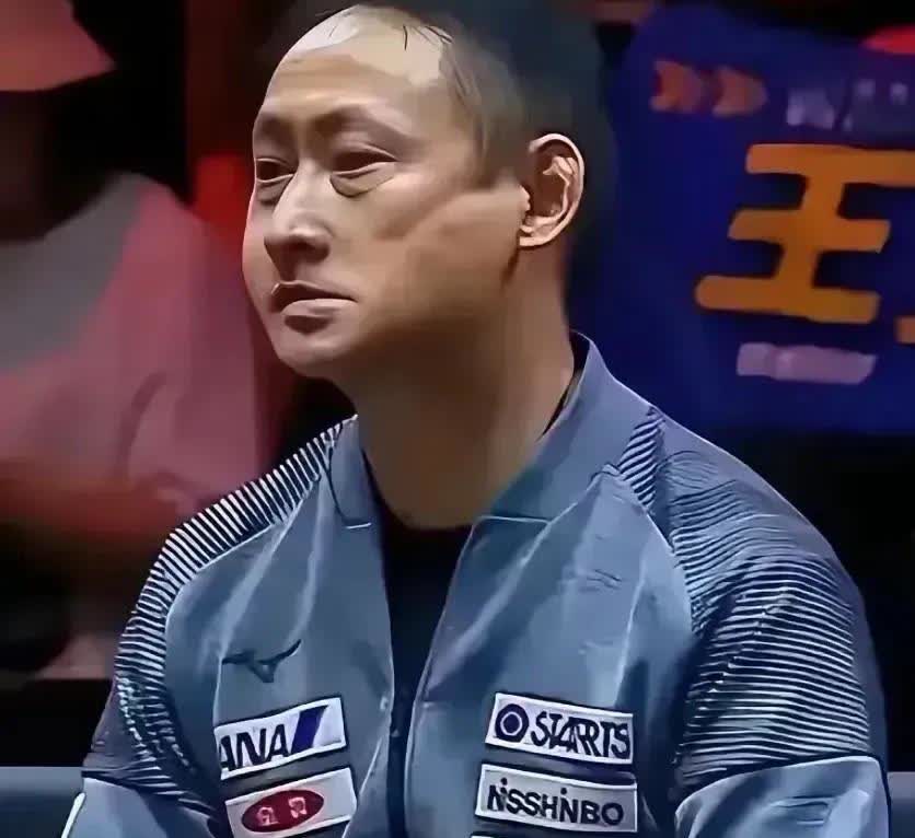 张本宇心疼的：其实不是儿子输球，而是那些球迷喊声：太讽刺了！坐在看台的张