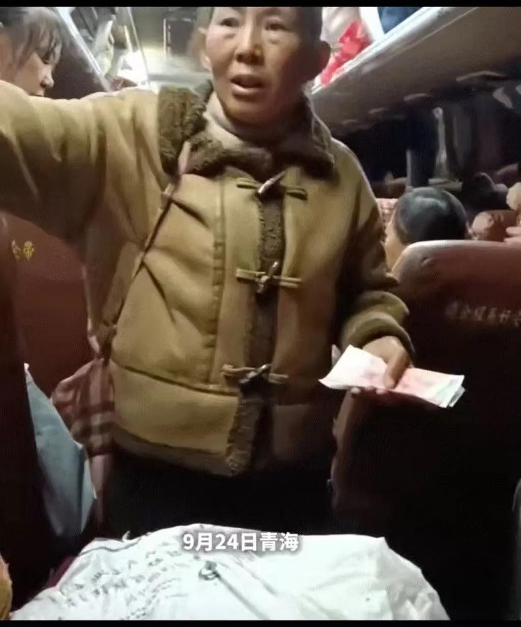 青海，一群农民工坐上客车准备返乡，结果老板娘突然出现将大巴车拦下，万万没想到，老