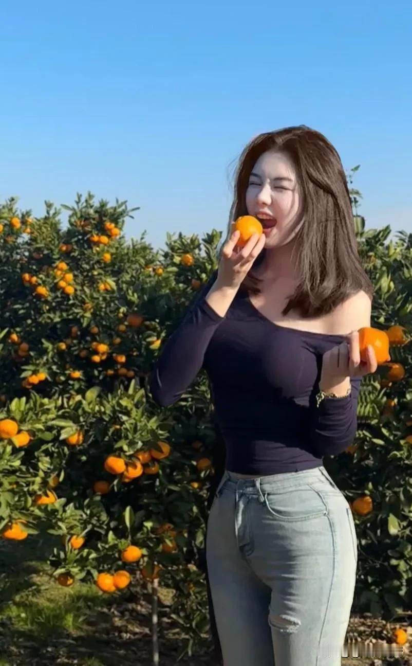 橘子🍊熟了紧身牛仔裤配什么颜色的上衣好看什么样的女人最令人着迷