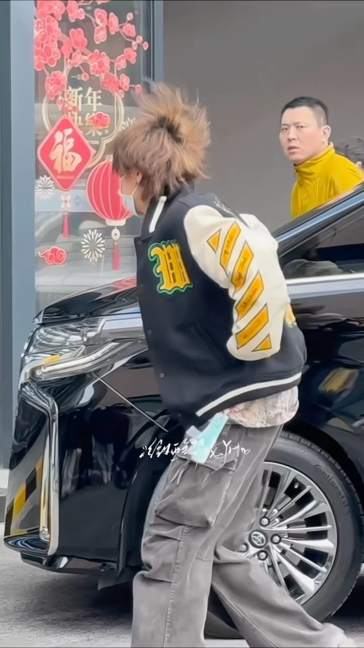 鹿晗去录五哈6了！被风吹成炸毛，衣服不剪吊牌，以潦草小狗的形式回归哈哈哈哈哈哈哈