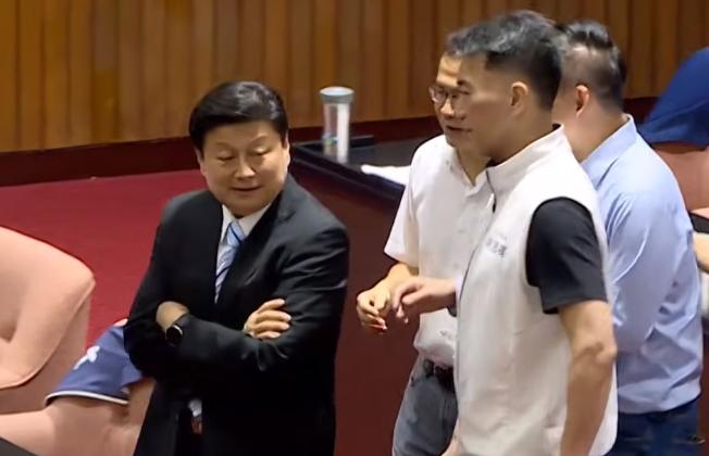 傅崐萁喊“韩总X”　韩国瑜：你才联合国秘书长今日台“立法院”私下蓝绿白党团