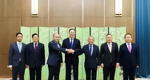 泰柬又开战？中国出手摆平了！啥？泰国和柬埔寨又干起来了？