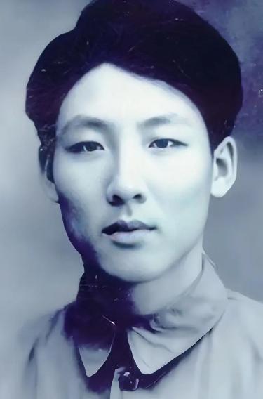 1950年元宵节，孙家栋本来打算去姐姐家过节，走到半路听说单位食堂吃红烧肉，想着