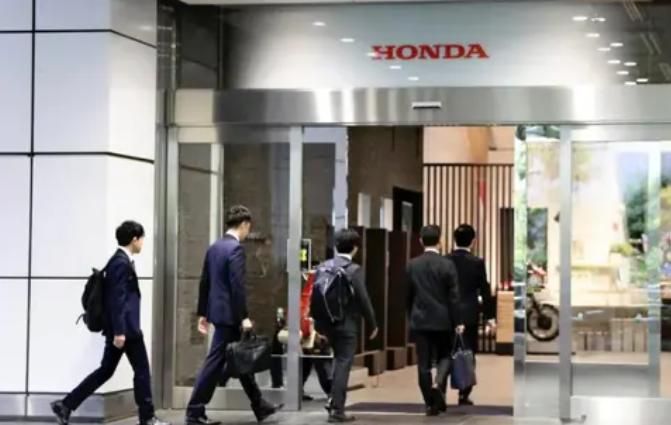 ☔本田的“至暗时刻”：69年首亏、销量腰斩，日系技术宅为何在新能源时代
