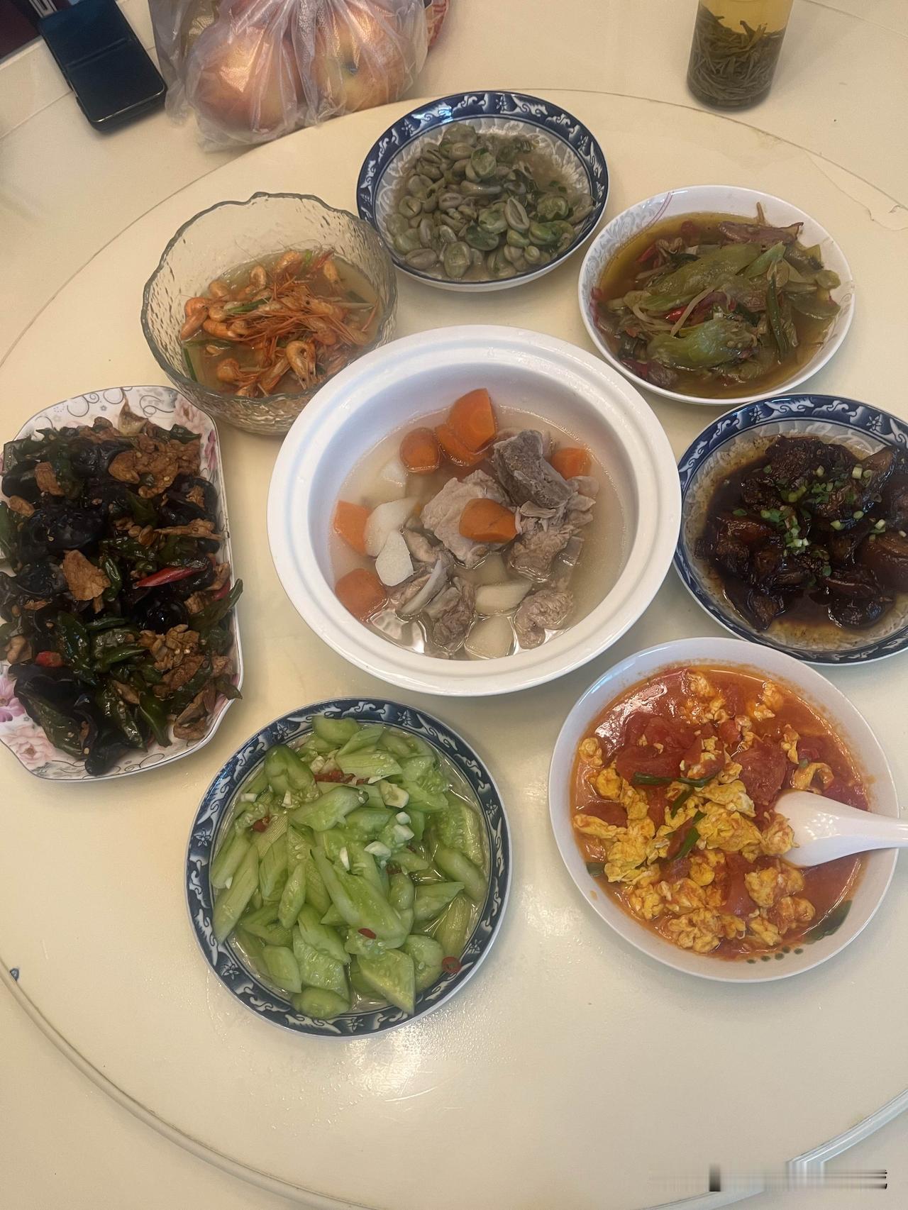 这大姐做的真是顶呱呱！快中午11点，老板娘慢悠悠从楼上下来的脚步声，然后一见