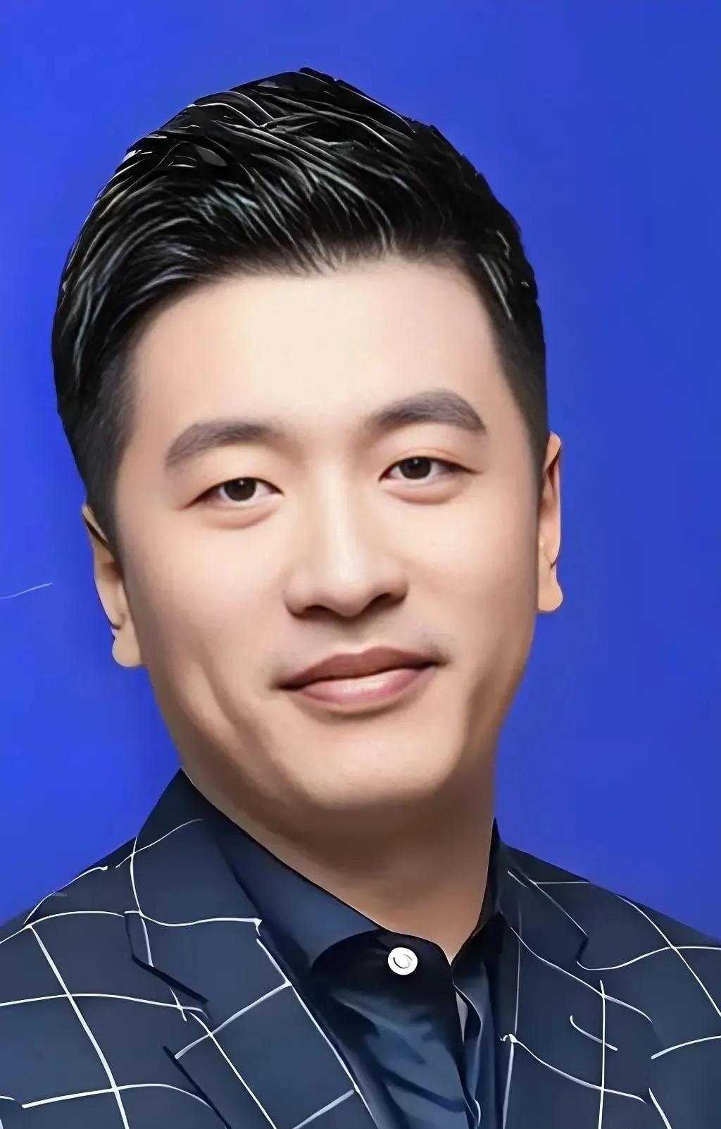 人的精气神根本藏不住网友当初对张雪峰的判断如今再看，每一句都戳中了要害，