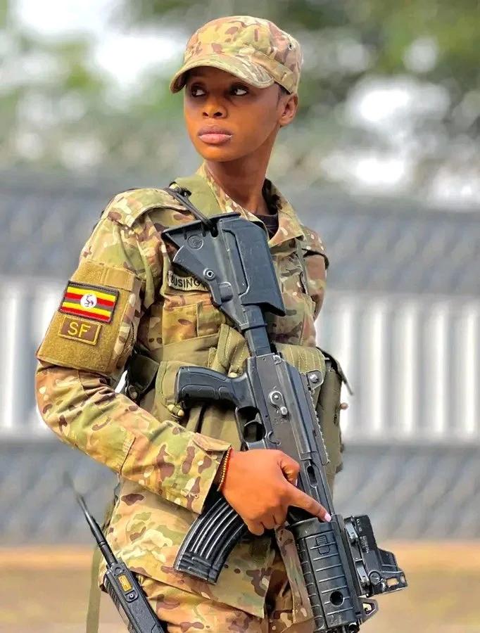 乌干达女性特种部队士兵使用IWIGalilACE327.62毫米突击