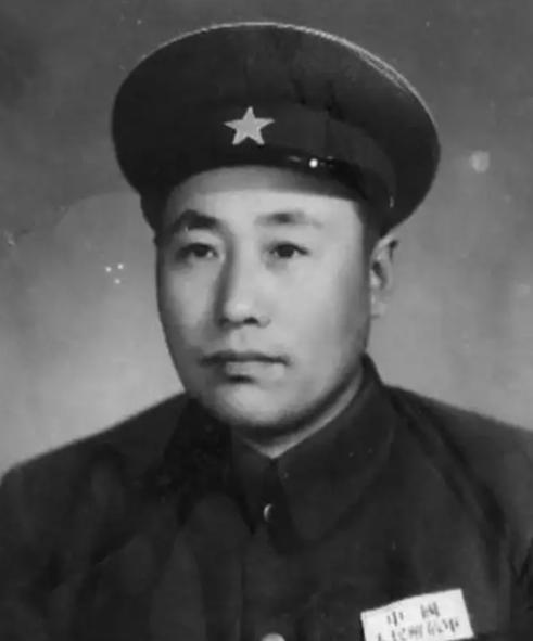 1944年，东北抗联将领于天放在黑龙江绥棱县被日军抓捕，后来，他夜里借口上厕所，