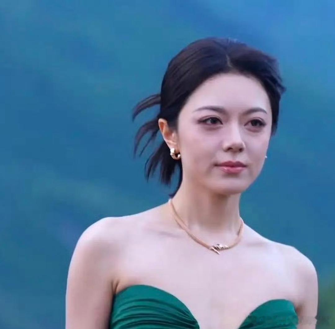 为什么赵今麦和刘浩存明明一样大，可每次造型都显得更成熟，甚至有点显老？